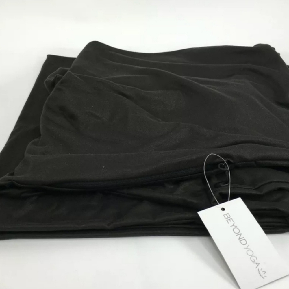 NWT - Beyond Yoga Black Infinity Scarf - Picture 3 of 4